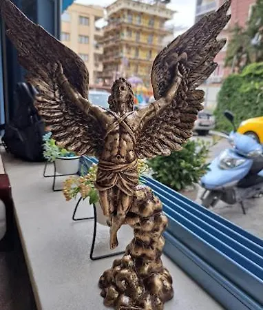 Ikarus Отель
